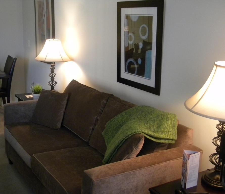 Madison Hospitality At 1401 Joyce Street Arlington Room photo